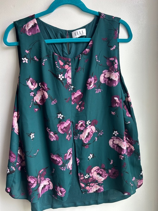 Elle Tops - Sz XL Flowy Floral Sleeveless Camisole with floral print.